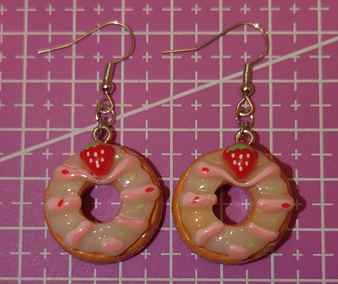 Doughnut earrings - strawberry photo
