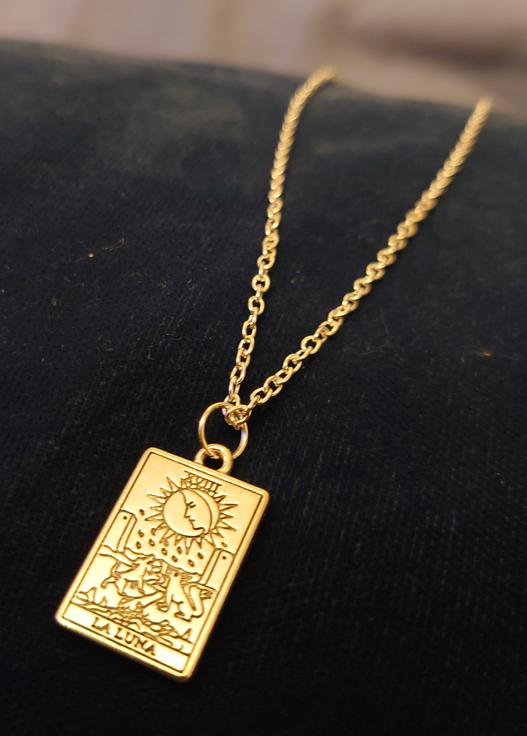 Tarot necklace - The Lovers - gold metal · Tarot necklace - The Moon - silver metal