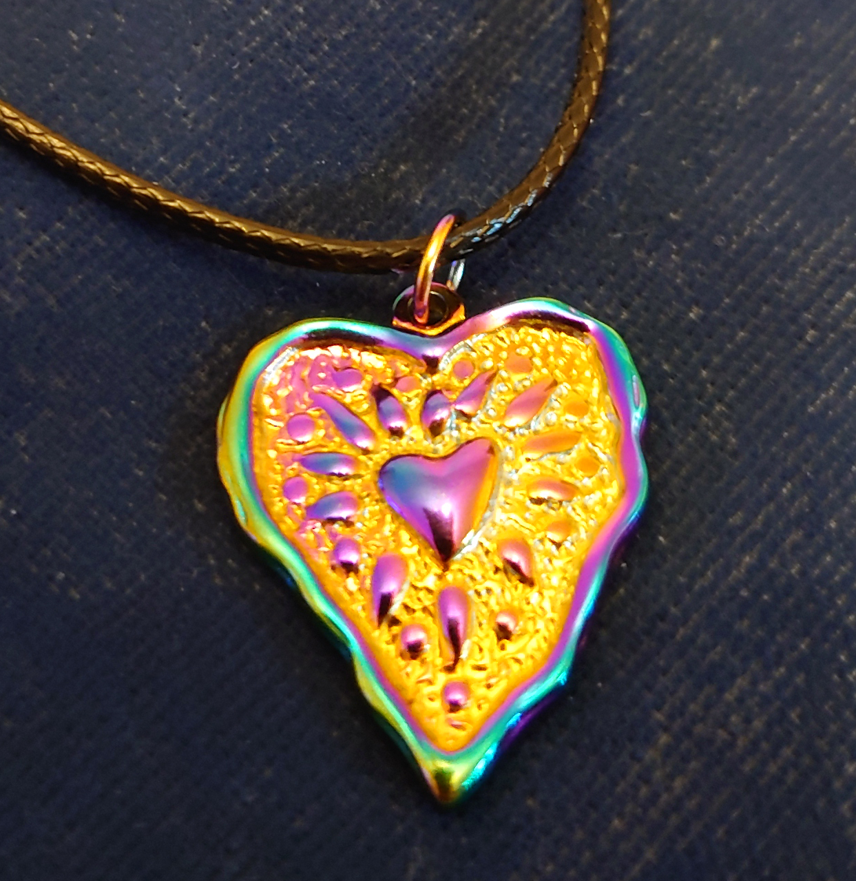 Cord necklace - shiny heart · Cord necklace - fancy heart