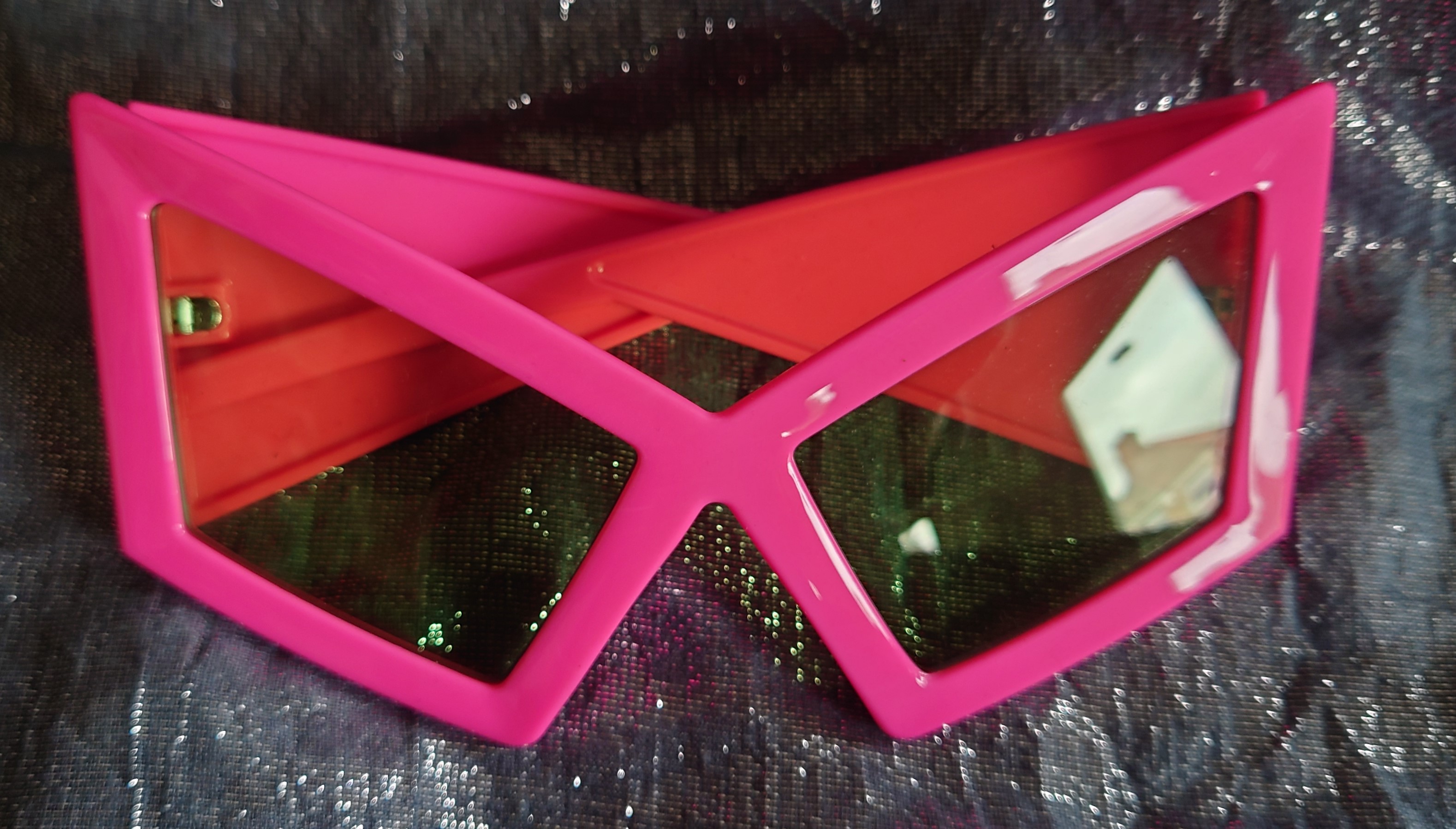 Cool sunglasses – Neon pink